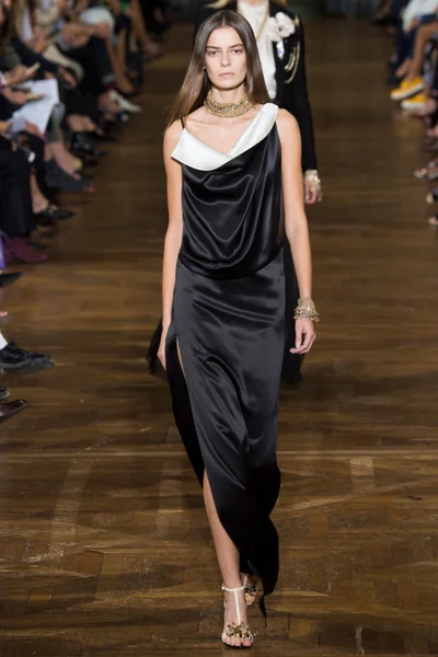 Look 48